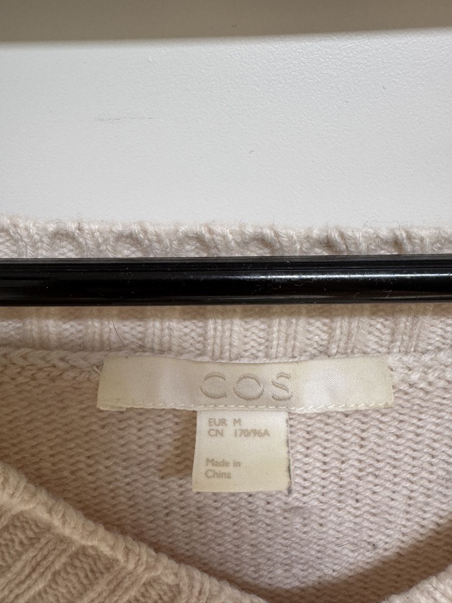 Cos Maglioni & Felpe: Wollpullover mit Strickmuster von COS – Nuovo (secondo la descrizione) da Aesch BL venduto da comven 2