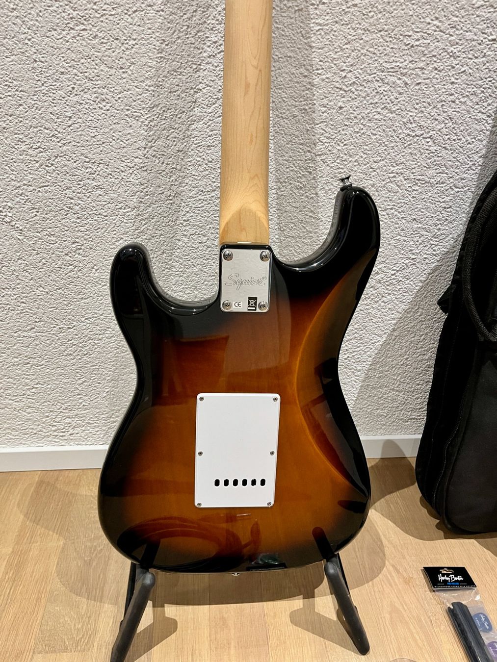 Musikinstrumente: Fender Squier Stratocoaster Set – Neu (gemäss Beschreibung) aus St. Ursen von Stepz 3