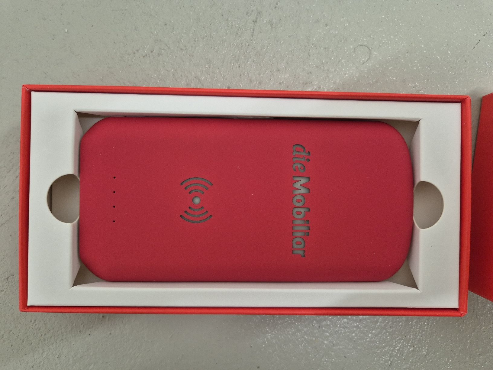 Ladegeräte: Wireless Powerbank Mobiliar mit Ladekabel – Neu (gemäss Beschreibung) aus Niederbipp von rainbow1003 1