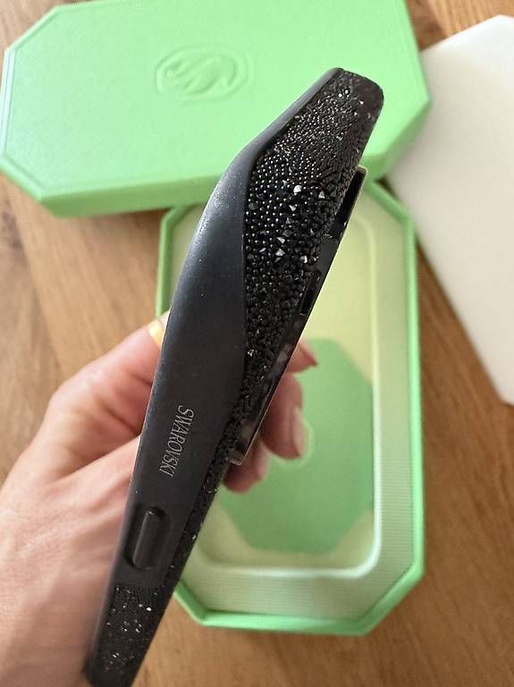 Swarovski Coques & Protection écran: Swarovski Schutzhülle IPhone 15 Pro – D'occasion à Wittenbach par janine37 2