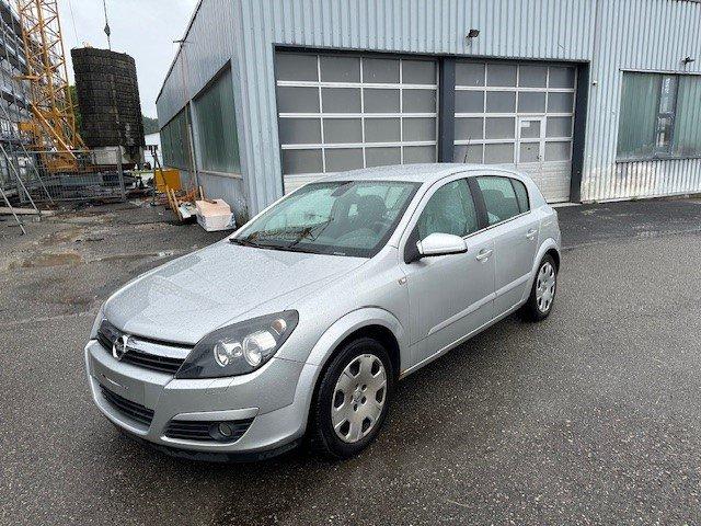 Opel Astra 1.6 i TP Essentia Automat