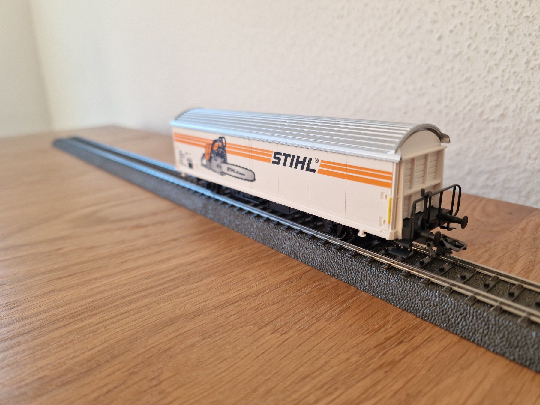 Märklin Modellini di ferrovie: SBB Stihl Güterwagen H0 – Usato da Matten b. Interlaken venduto da lor_hr9w 2