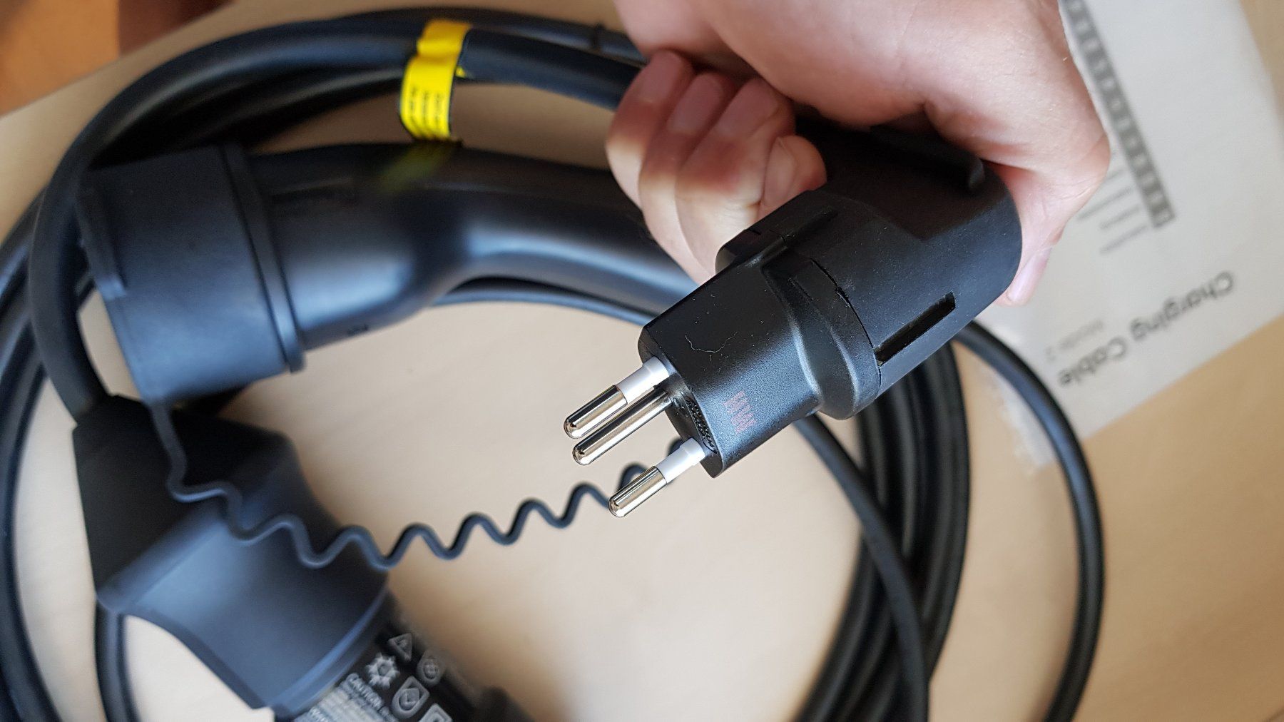 Elektrik: E Auto  Ladekabel – Neu und originalverpackt aus Grenchen von  1