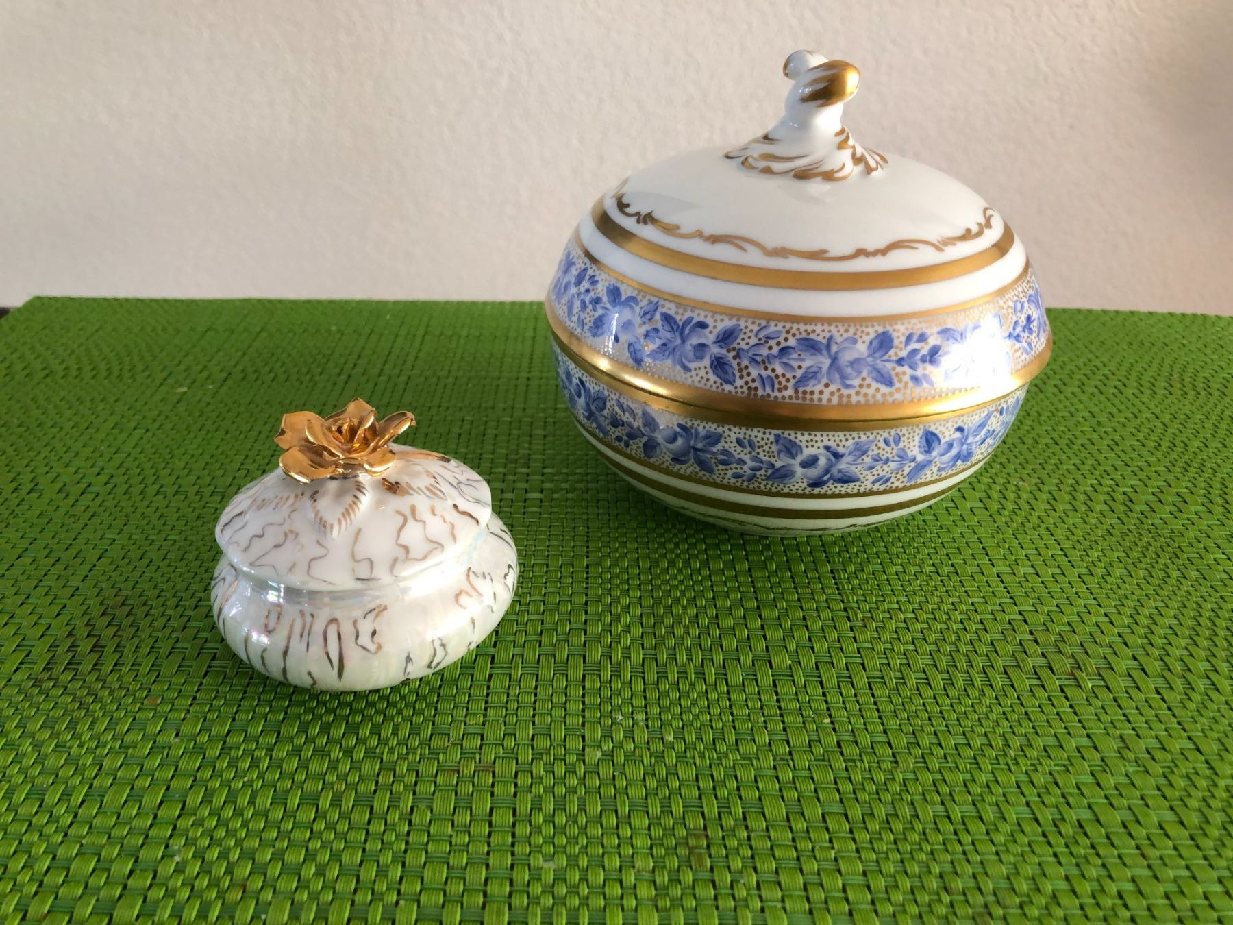 Coupes: 2 Porzellan Schäleli, handgemalt – D'occasion à Freienstein par ErnaS01