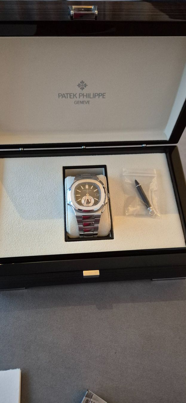Patek Philippe Orologi: Patek Philippe Nautilus Chronograph 2011 - 5980/1A-014 – Usato da Sursee venduto da watch-hunter13 3