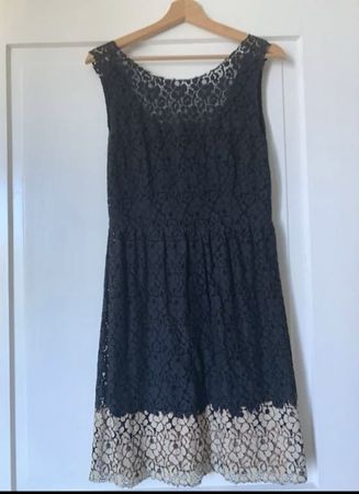 Schönes Spitzenkleid von Velvet