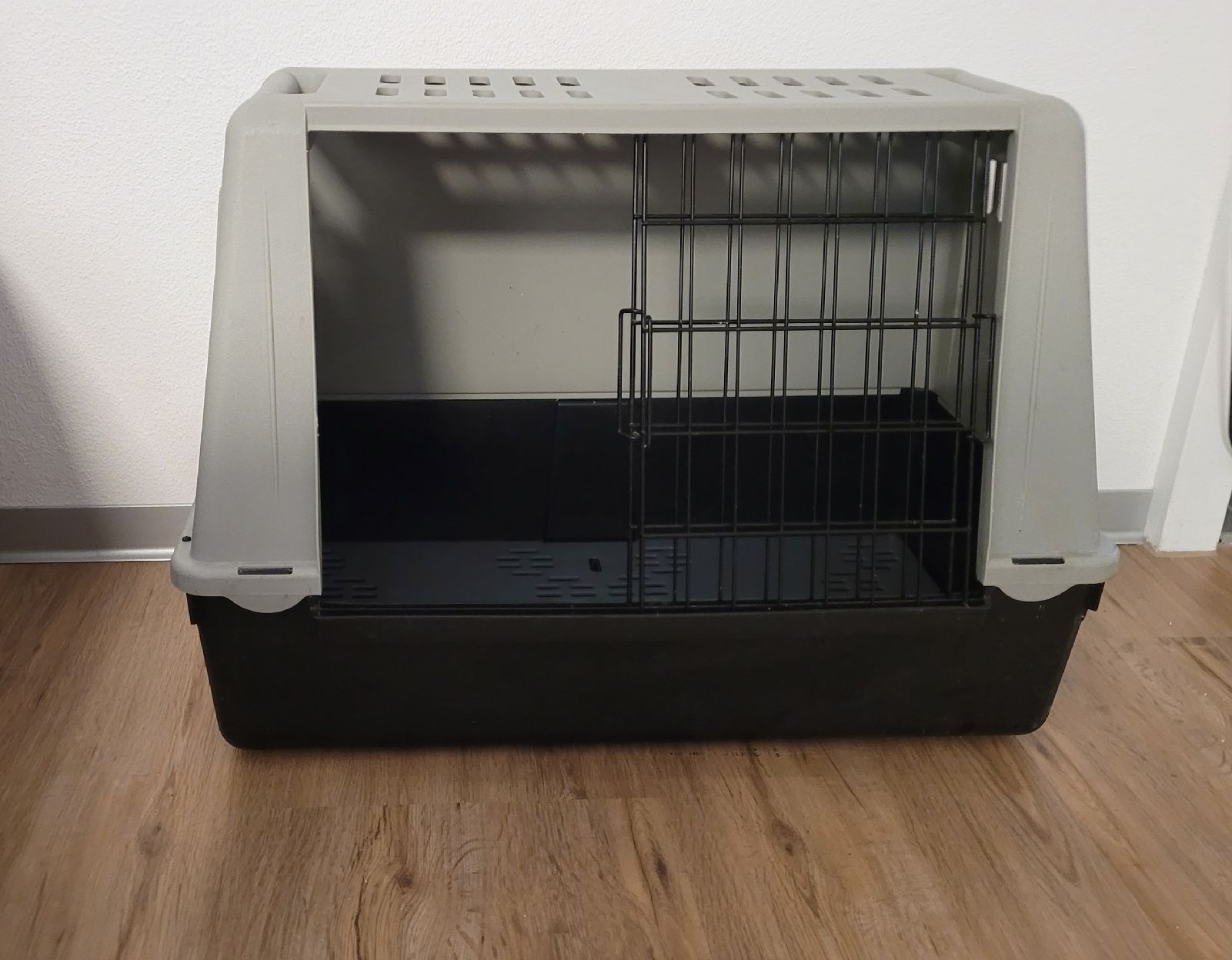 Gabbie, trasporto & Sicurezza: Praktische Hunde Transportbox – Usato da Jegenstorf venduto da Rohab