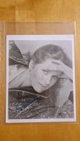 Liv Ullmann, Original Autogramm auf Grossfoto in s/w