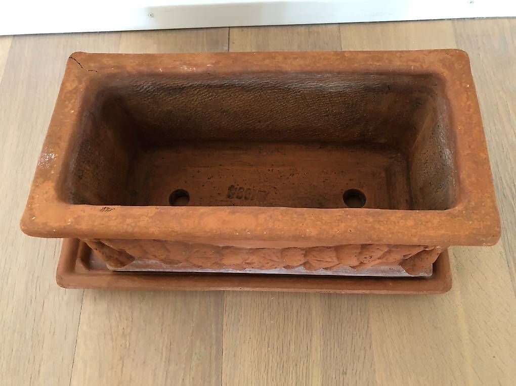 Pots de fleurs: Blumenkasten mit Untersetzer -Terrakotta – D'occasion à Samstagern par TAAF 4
