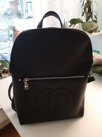 Schwarzer Rucksack, neuwertig, Top Zustand