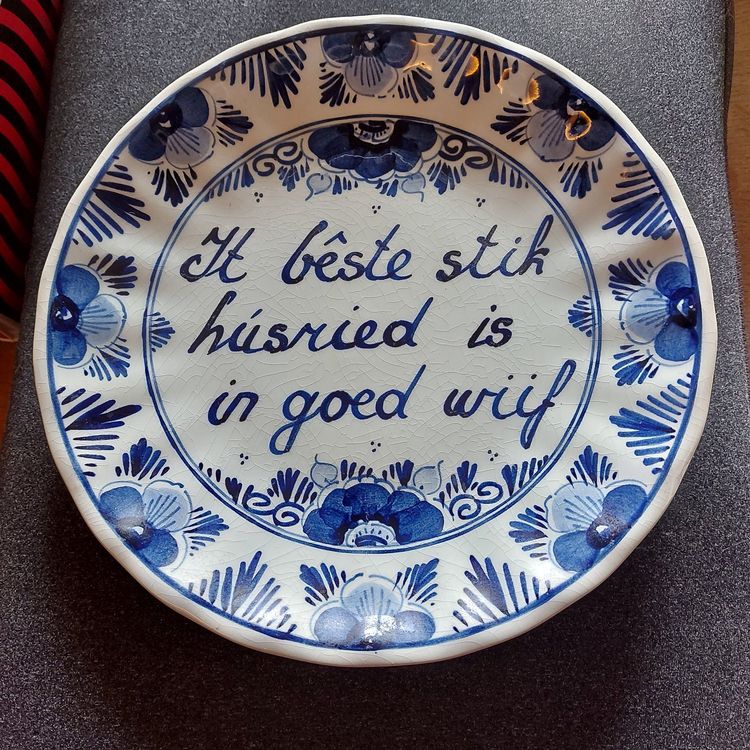 Antiker Teller von Delft mit Spruch Kaufen auf Ricardo