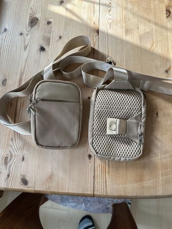 Modische Umhängetasche in Beige - ideal für den Sommer!