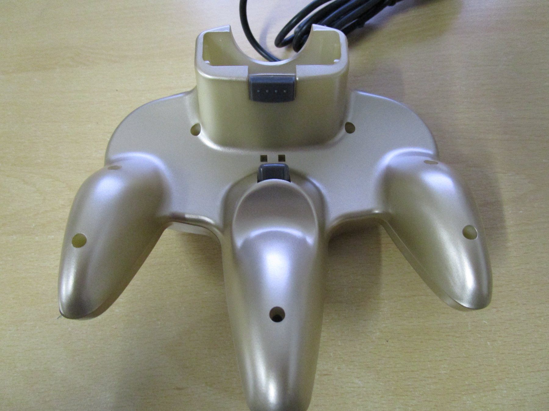 Controller: Nintendo 64 Controller - Farbe gold - Neuware N64 Pad Joypad – Nuovo (secondo la descrizione) da Goldau venduto da agestuffer 2