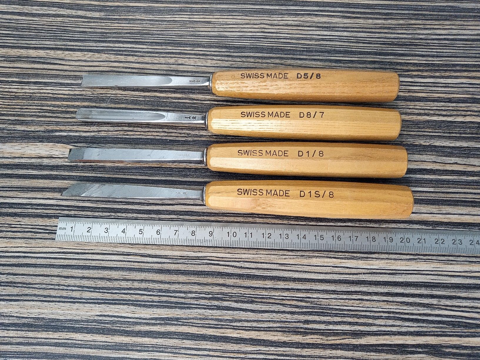 Tous les outils: 4x Stechbeitel / Schnitzwerkzeug swiss made – D'occasion à Reiden par Zofi-Brocki 4