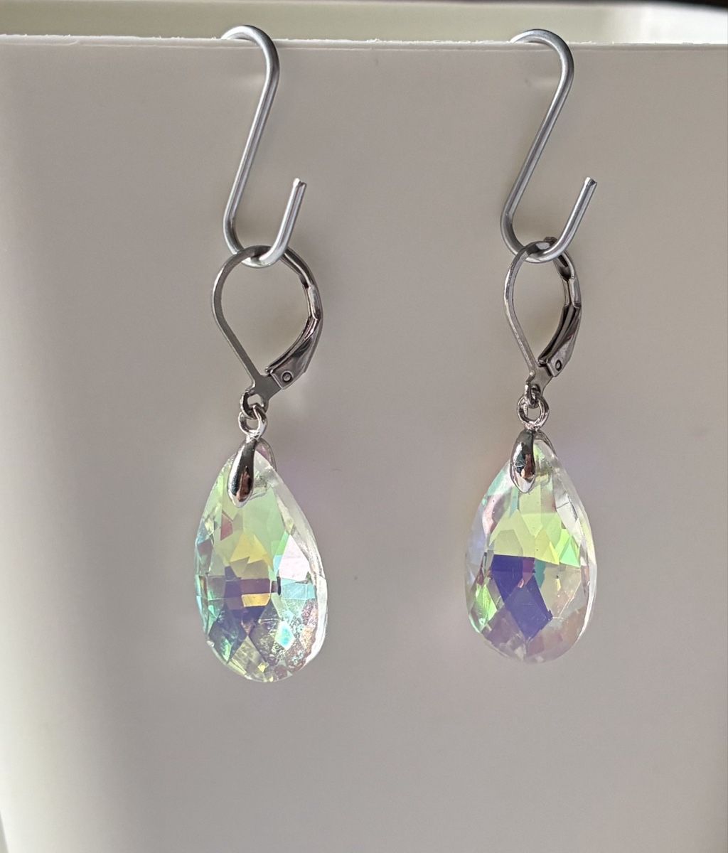 Boucles d'oreille: Earrings with clear drop pendant like new – D'occasion à Basel par cat_sq5m