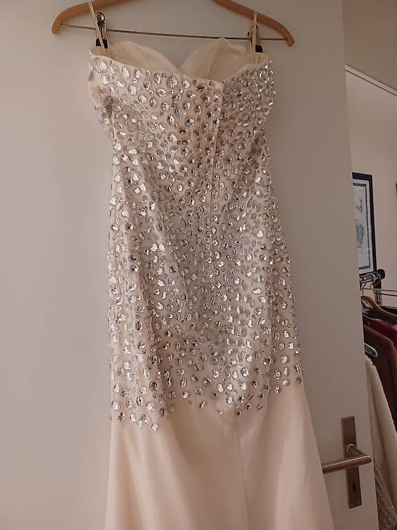Robes: Deisgne Kleid – D'occasion à Emmenbrücke par Ddagi