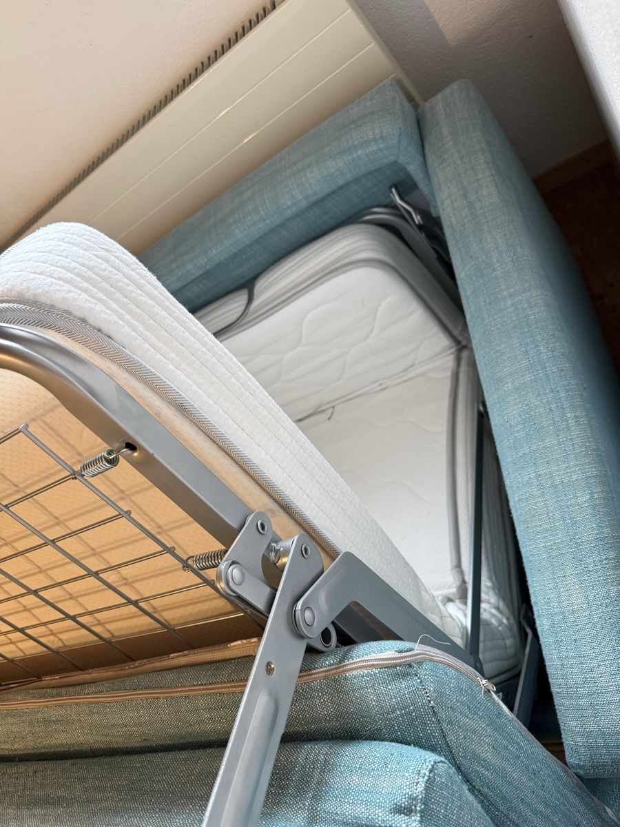 Sofas: Schlafsofa hellblau (mit Flecken) – Gebraucht aus Bottmingen von divada 6