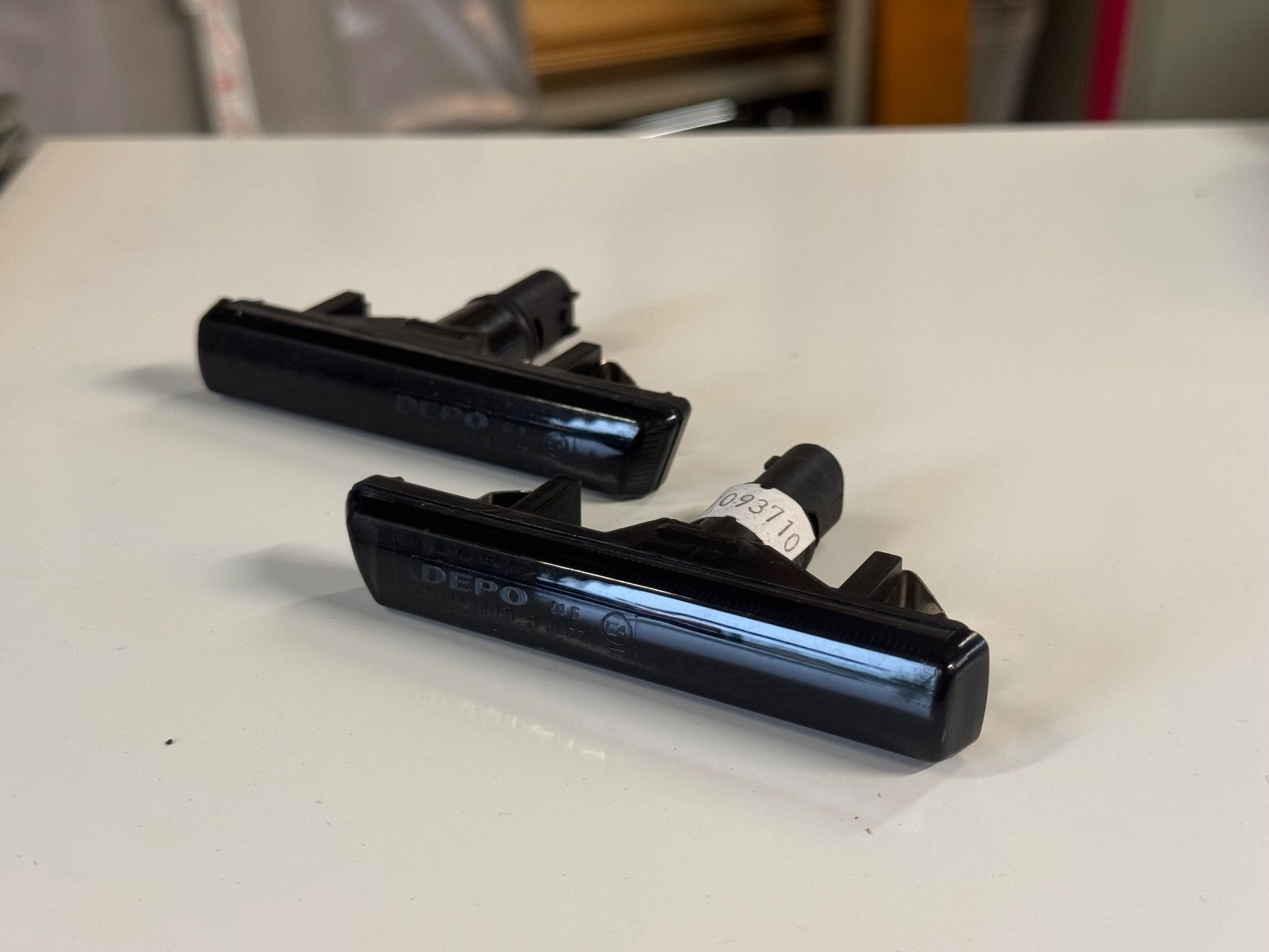 BMW Tutti pezzi di ricambio auto: BMW 7er E38 Seitenblinker Blacked Out – Usato da Frauenfeld venduto da can_touch_this