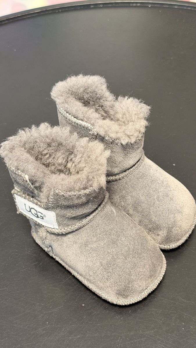 Ugg Scarpe per ragazzi: Ugg Stiefel Gr.18 – Usato da Murgenthal venduto da Klea.ch 2