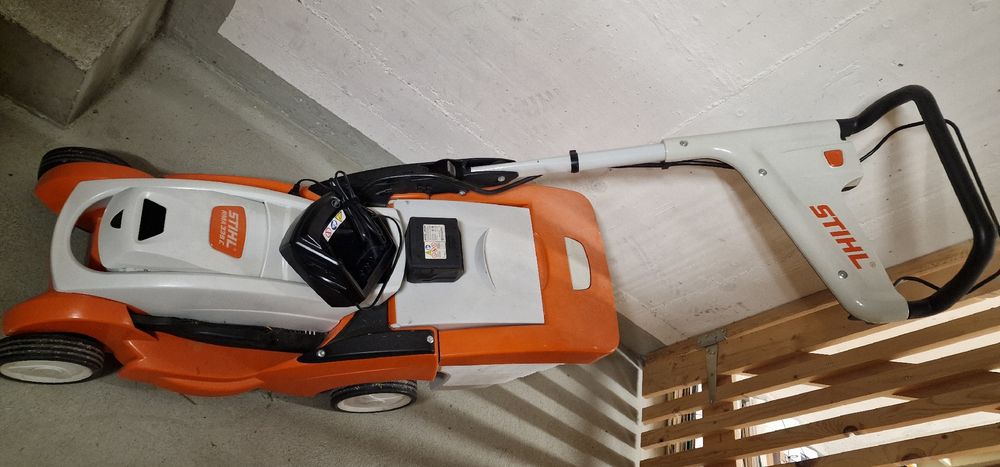 Akku Rasenmäher Stihl RMA 339C mit Akku und ladegerät (Gebraucht) in ...