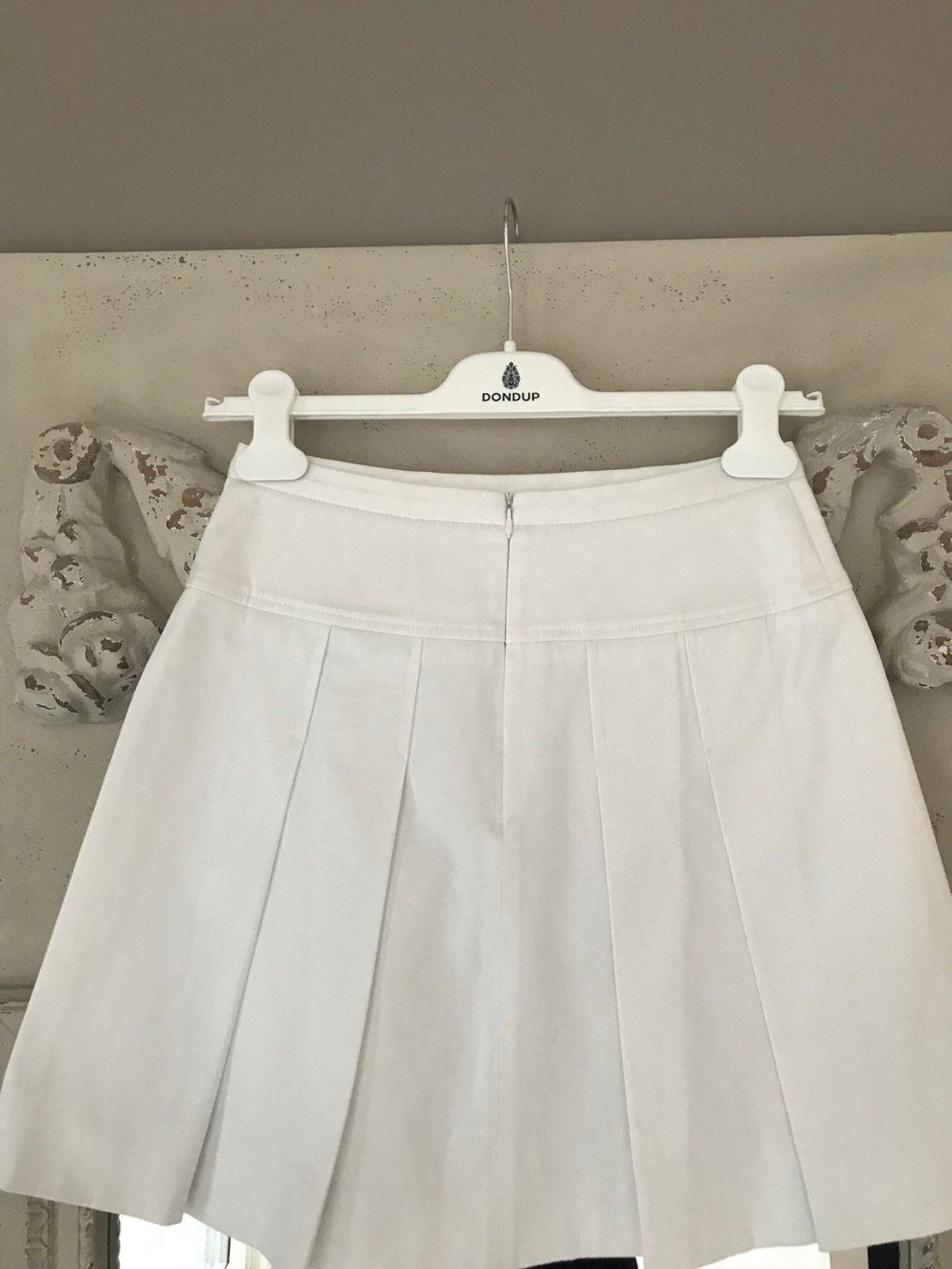Röcke: Red Valentino Rock weiss, Gr. IT 40 US 2 – Gebraucht aus Kilchberg von boudoir076 2