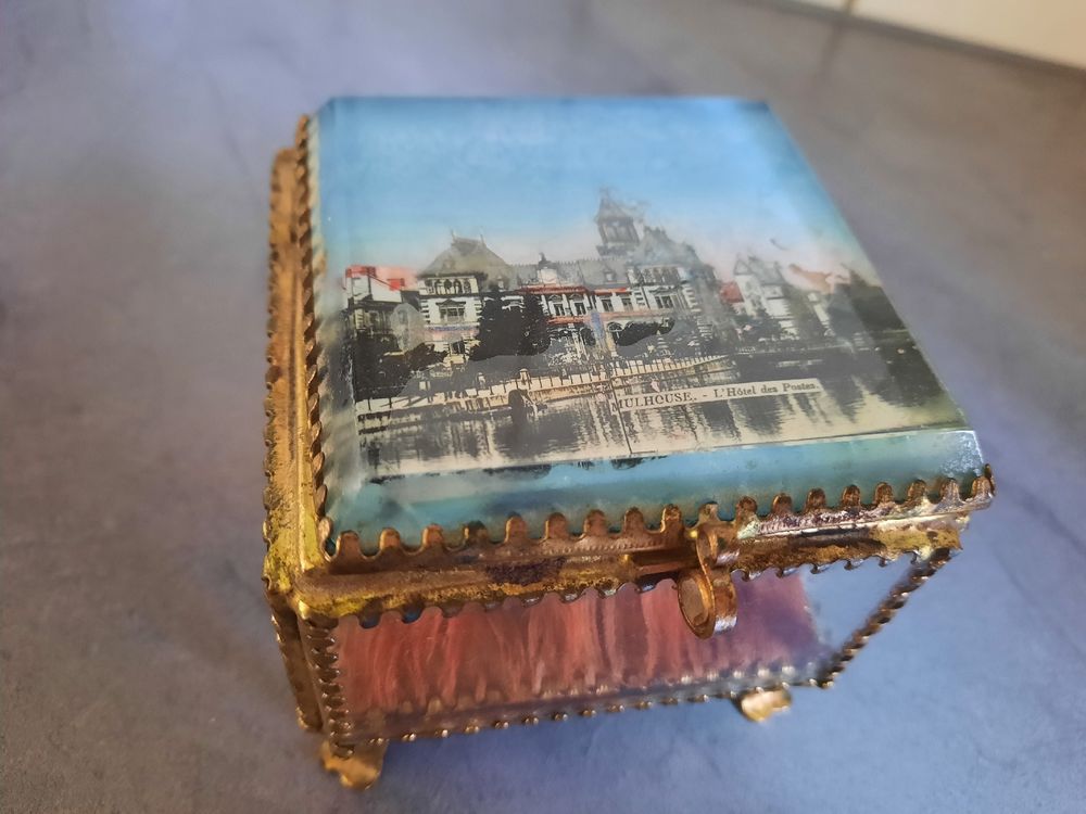 Boîte à Bijoux Ancienne En Tissu Violet Avec Intérieur Matelassé Et Décors Métal - Occasion
