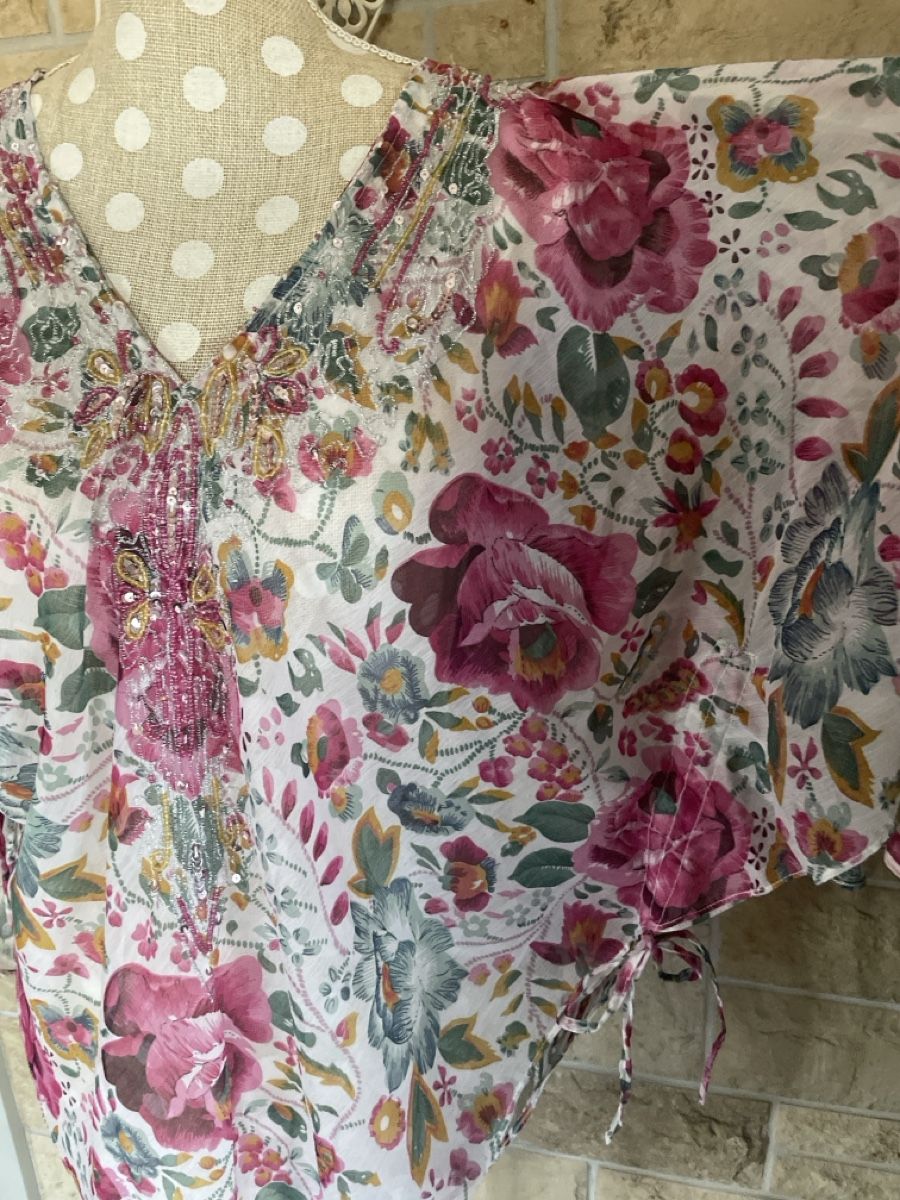 Avant Premiere Blusen: Avant Premiere Tunika, Gr. M, mit Blumenmuster🌸🌷🌺🌹🌻 – Gebraucht aus Henggart von Engelsi 3