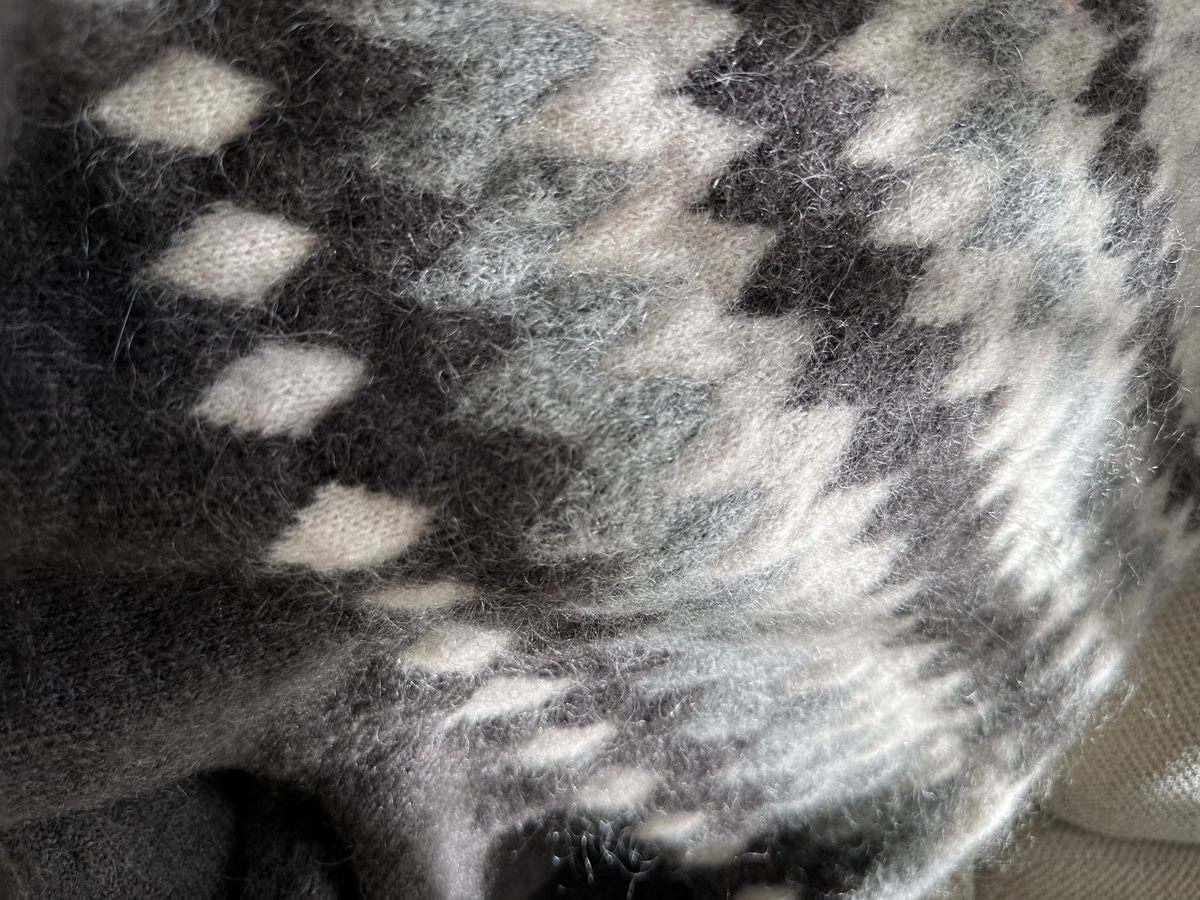 Pullover & Sweatshirts: Warm sweater – Gebraucht aus Adliswil von Maro_7 4