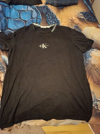 T-Shirt Calvin Klein noir, taille L, bon état