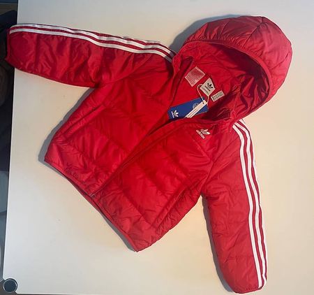 Adidas Kinderjacke rot mit Etikett Grösse 116