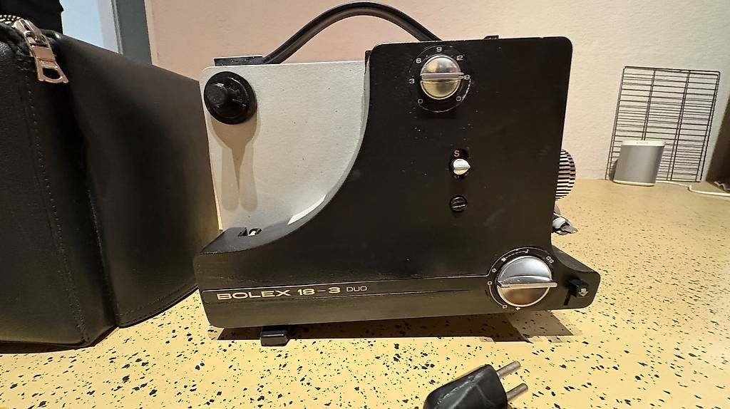 Pellicole: Filmprojektor / Super 8 / 8mm – Usato da Pfäffikon ZH venduto da 17nino 2