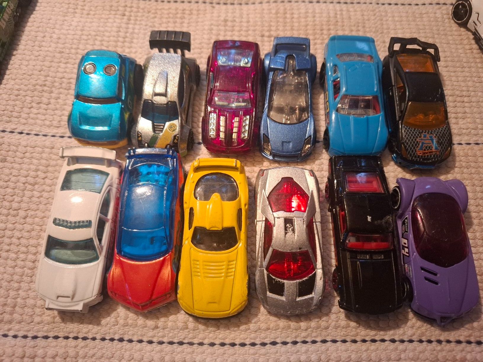 Hot Wheels Giocattoli: Hot  Wheels 12 stuck – Usato da Motto Blenio venduto da Vigio 1
