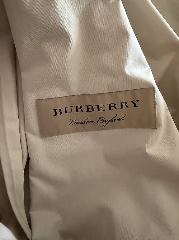 Mäntel: Burberry-Mantel – Neu und originalverpackt aus Riehen von Selina.Angelina 4
