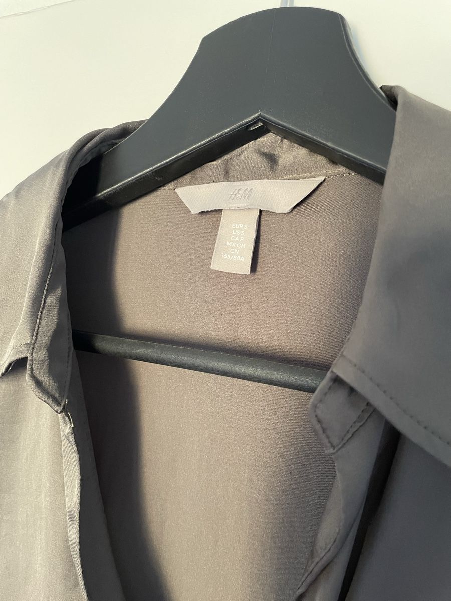 H&M Blusen: H&M Bluse glänzend – Gebraucht aus Zürich von Ali-Olmi 1