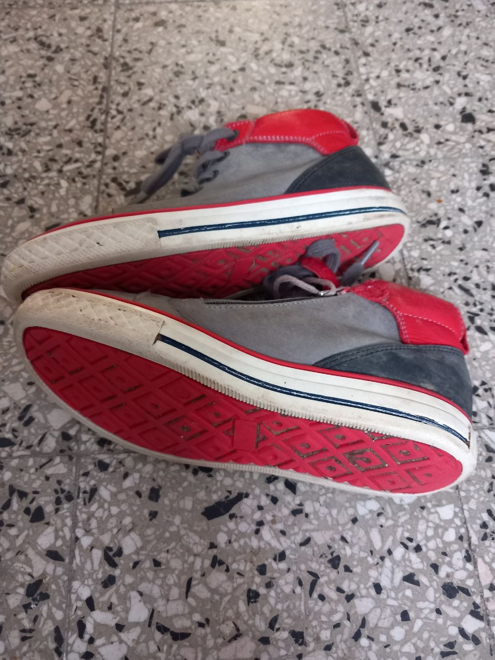 Scarpe per ragazzi: chaussures 33 – Usato da Courrendlin venduto da tititchoun 1