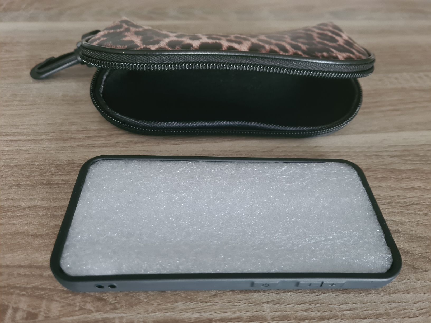 Covers & Schutzfolien: Étui lunettes Léopard + coque Samsung S20 – Neu und originalverpackt aus Etoy von MyStyleMyMode 1