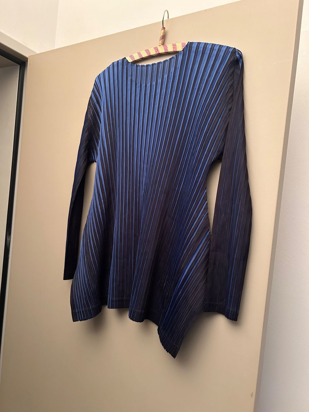 Issey Miyake Camicette: Wunderschönes Oberteil von Issey Miyake – Usato da zürich venduto da ElisabethaB 2