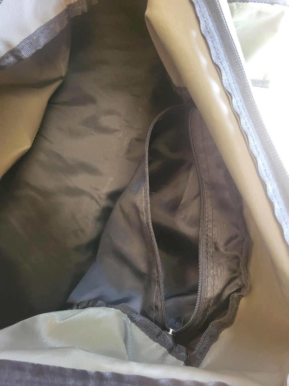 Taschen: Reisetasche mit Rollen – Neu (gemäss Beschreibung) aus Gelterkinden von anigas 2