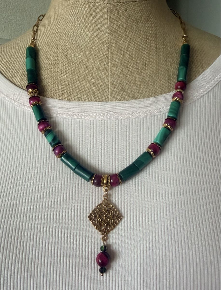 Ketten: Unique Malachite & Ruby Beaded Necklace - Statement Piece – Neu (gemäss Beschreibung) aus Bouveret von dou_g8q7 1