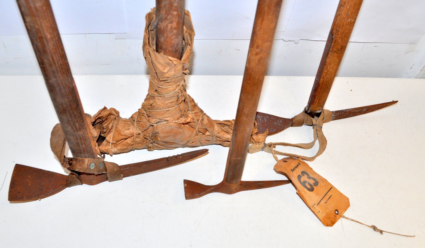 Matériel de grimpe: Lot de 4 anciens piolets – D'occasion à Neuchâtel par Neuchatel 8