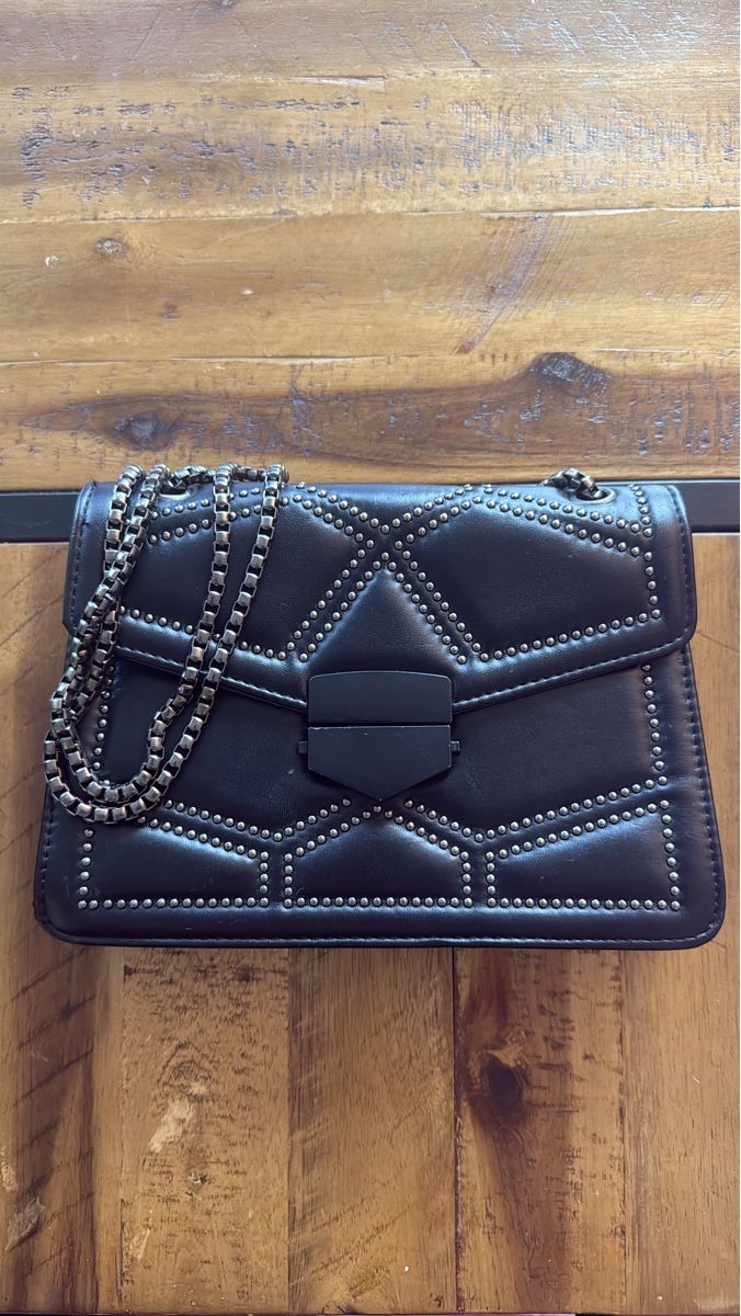 Taschen für Damen: Black Shoulder Bag with Studs, Like New Condition – Gebraucht aus Zürich von ann_h6tp