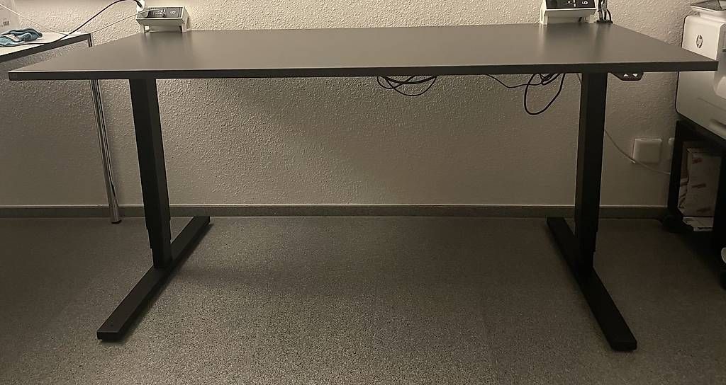 Scrivanie: Sitz-Stehtisch – Usato da Kilchberg ZH venduto da familiy