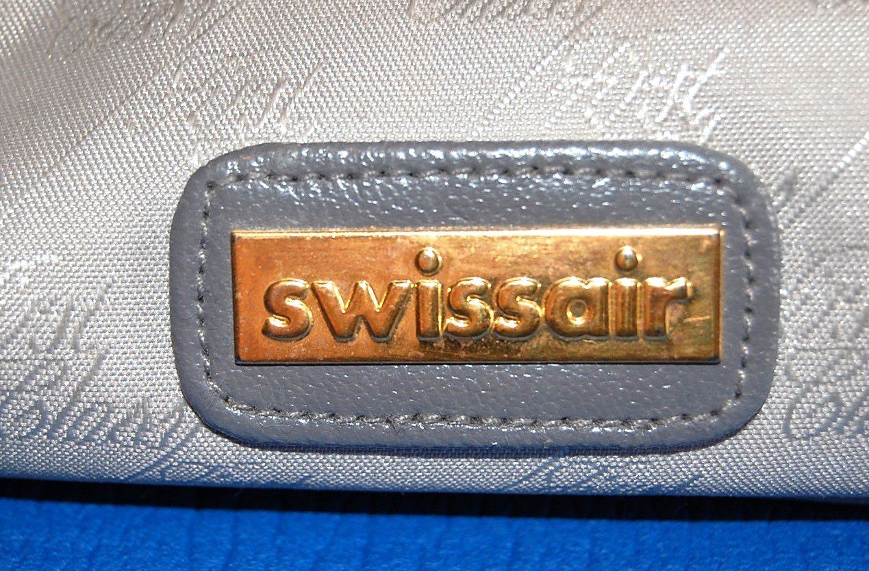 Custodie per cosmetici: SWISSAIR First Class Reiseetui grau – Usato da Rüti ZH venduto da Sir_of_Sealand 2