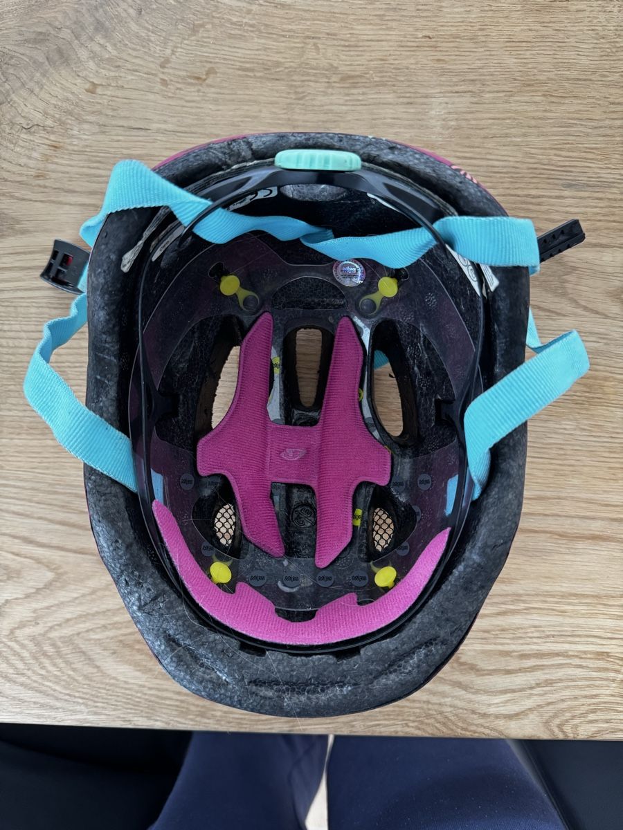 Giro Caschi: Kinder Velohelm Giro mit MIPS XS 45-49cm – Usato da Hinwil venduto da Mario003 1