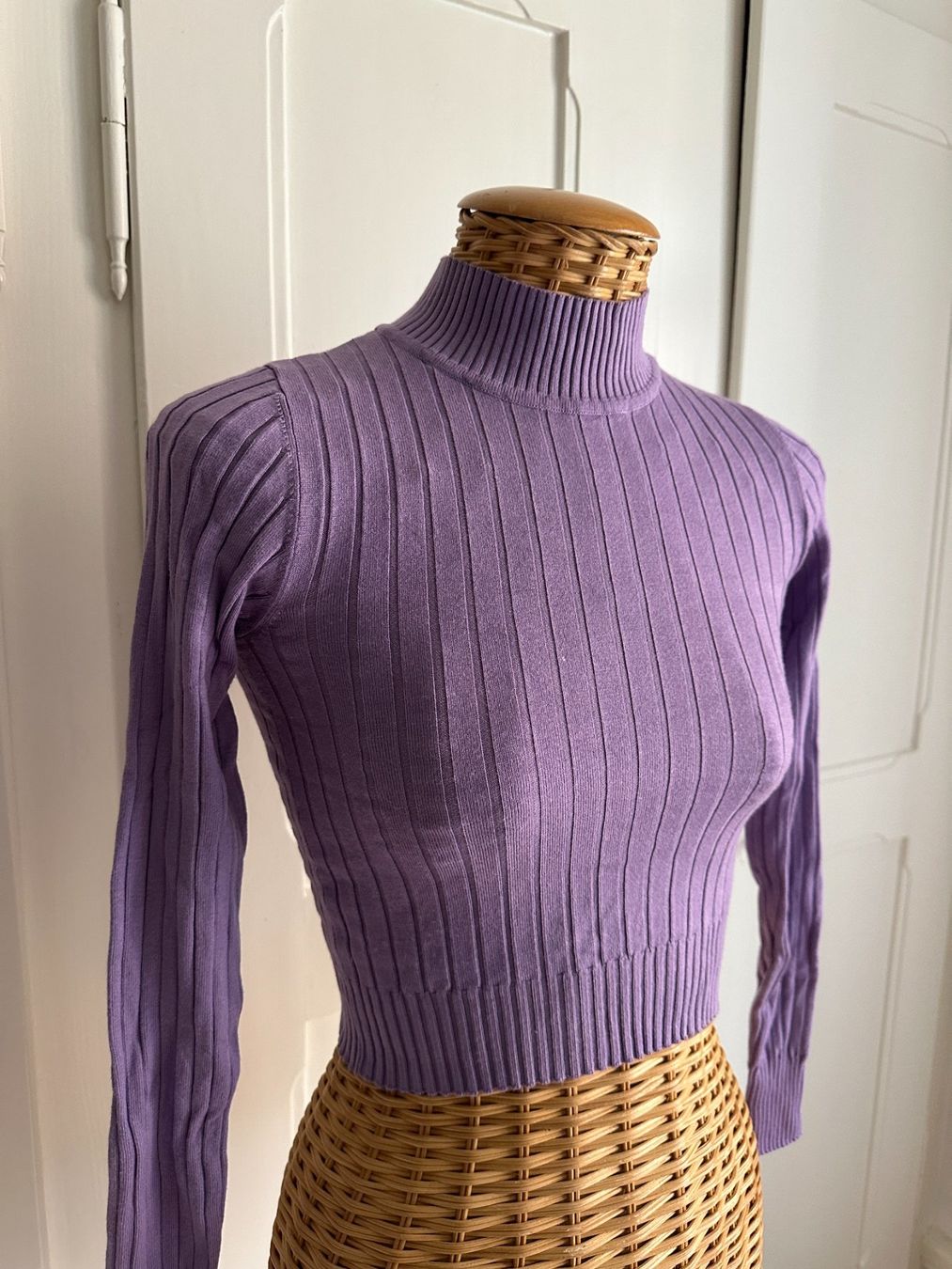 Tally Weijl T-shirt: Cropped Langarmshirt violett gestreift XS – Usato da Zürich venduto da Diazaio 1