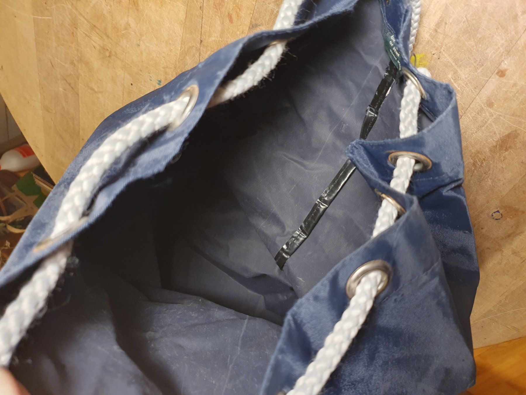 Benetton Borse: Benetton Navy Blue Sportsack – Usato da Zürich venduto da dialout 2
