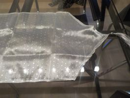 Tischläufer Silber mit Punkten und Kordel
