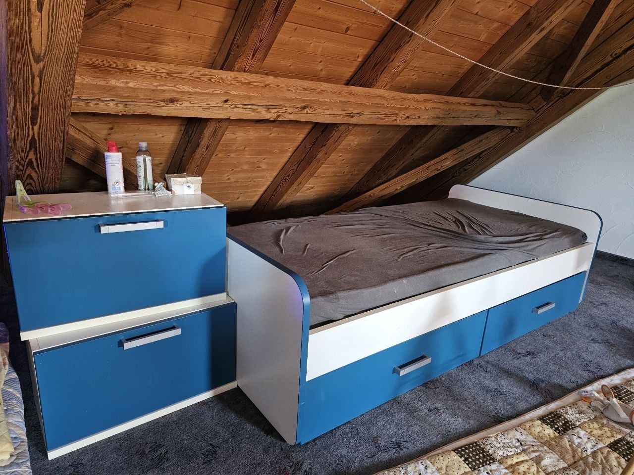 Ikea Letti: Bett mit Matratze und 2 Nachttische – Usato da Seuzach venduto da hwulf