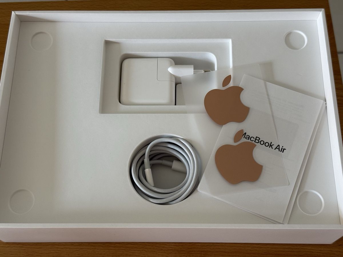 Apple Notebook: MacBook Air M1 mit Apple Care + bis Juni 2027 – Nuovo (secondo la descrizione) da Flawil venduto da rho199 4