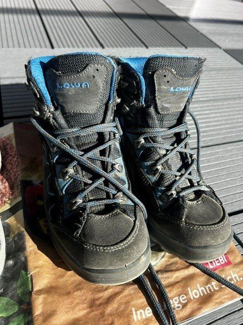 Lowa Herrenschuhe: Wanderschuhe Kind – Gebraucht aus Zug von cwi_fzw2